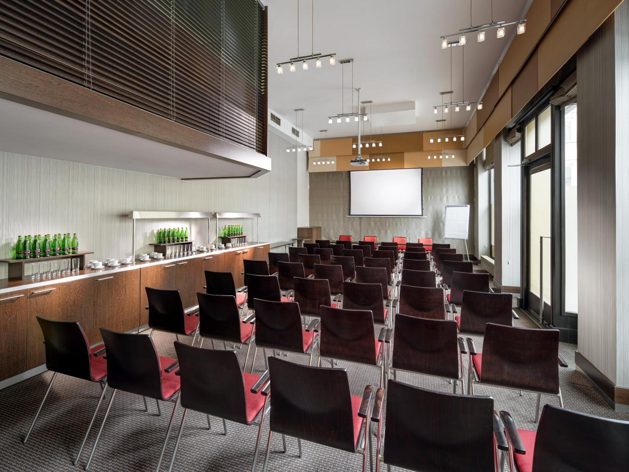 Hotel Clarion Old Town 4*